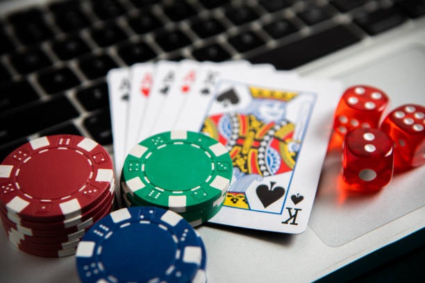 Online Betting Platforms with Competitive Odds